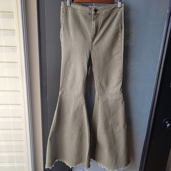 Free People Waist 29" Extreme Flared Bootcut Olive Clear Green Rise 11" in Retro - Picture 2 of 10